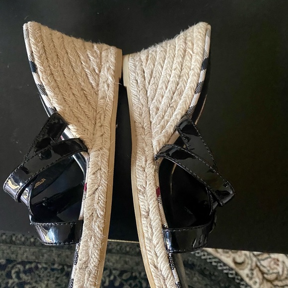 Lovely Burberry Patent leather Check Wedge Sandals - Picture 11 of 12